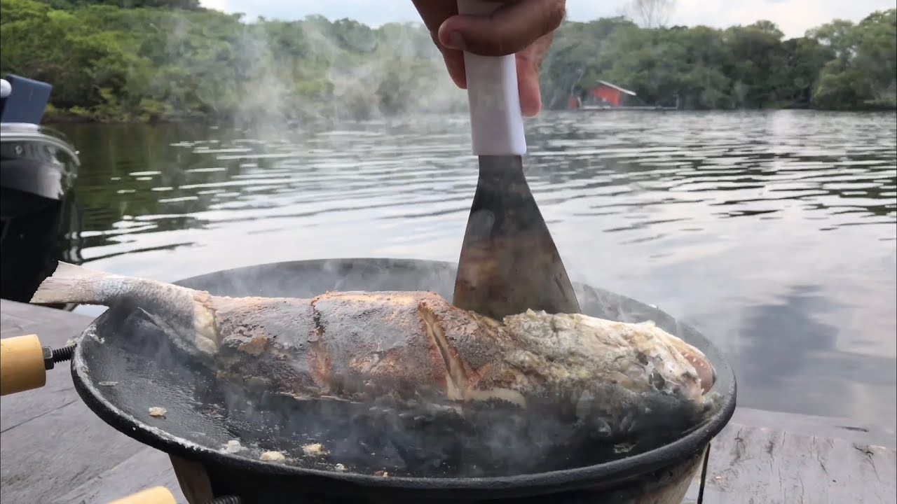 Descubra qual peixe barato pode substituir a tilápia, com mais sabor e ideal para fazer na frigideira sem grudar.