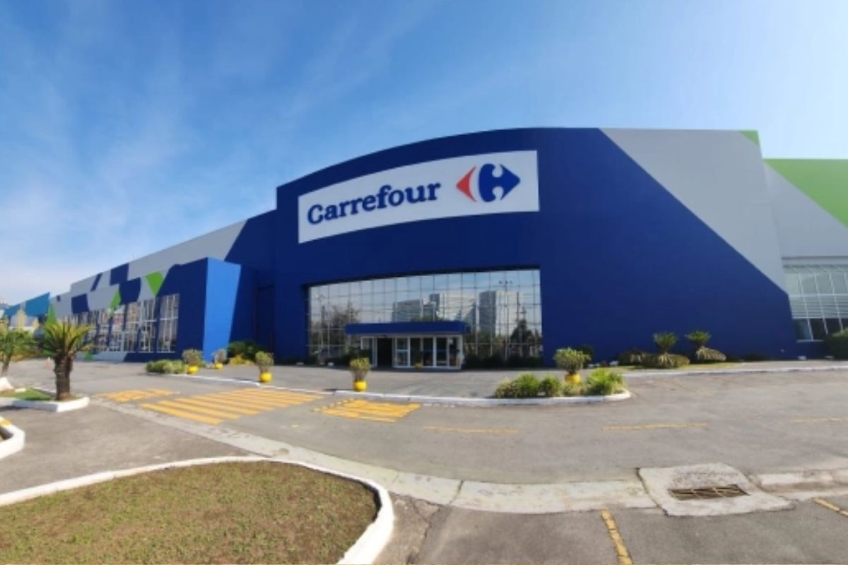 Descubra qual supermercado lidera o ranking de faturamento no Brasil em 2026 e veja os números do setor.