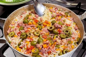 Aprenda a fazer um delicioso arroz à toscana, delícia para o almoço ou jantar