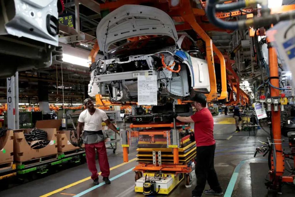 Com investimento bilionário, megafábrica em construção no Brasil chega a 14 mil operários trabalhando simultaneamente
