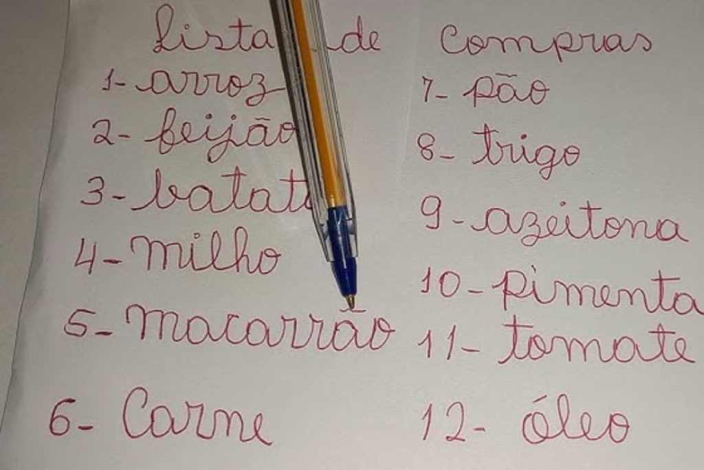 lista de compras no papel
