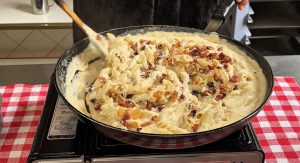 Macarrão cremoso com bacon: prático, rápido e cheio de sabor em uma panela só