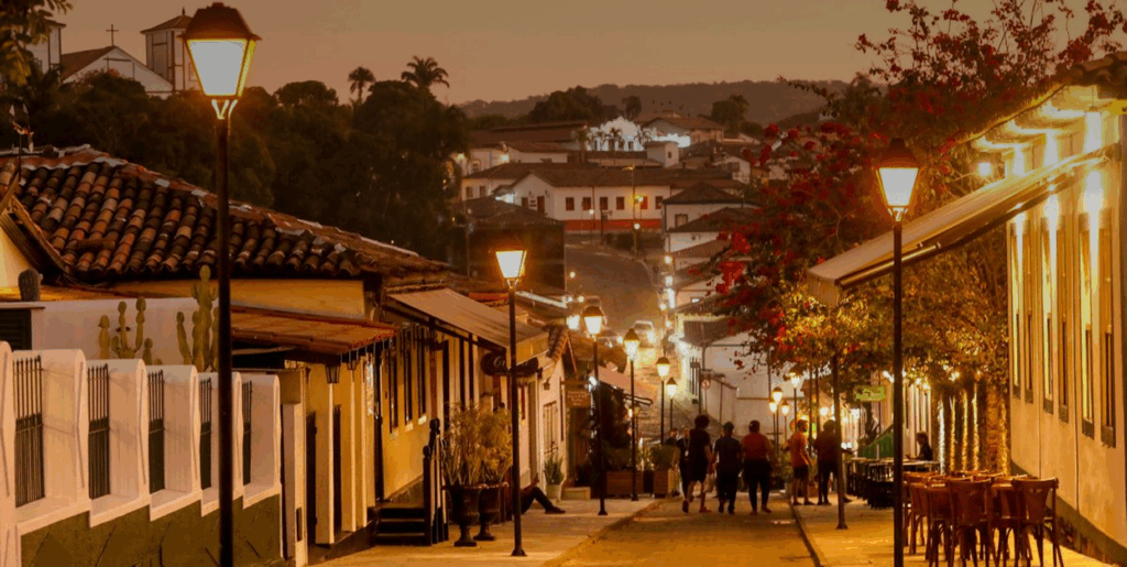 Pirenópolis Suíça Goiana encanta com cachoeiras, arquitetura histórica e fica a poucas horas de Brasília e Goiânia.