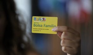 Quem mora sozinho pode receber Bolsa Família, mas precisa cumprir critérios de renda e manter o Cadastro Único atualizado.