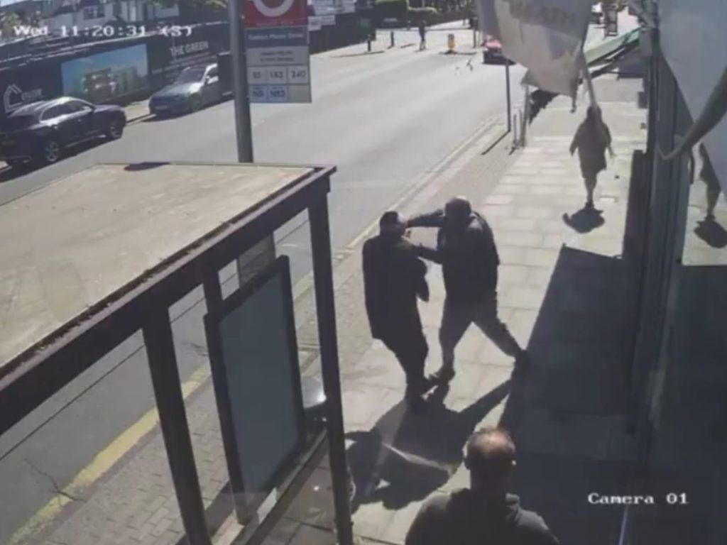 Polícia do Reino Unido indicia homem que esfaqueou dois judeus em Londres
