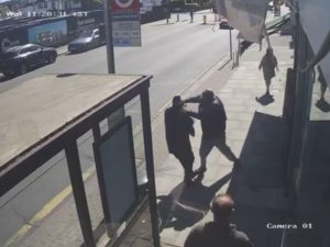 Polícia do Reino Unido indicia homem que esfaqueou dois judeus em Londres