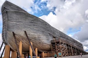 A arca gigante de 155 metros foi construída com 7.300 m³ de madeira e virou uma das atrações mais visitadas dos EUA