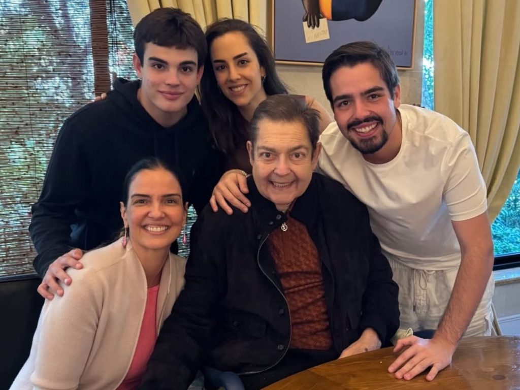 Faustão ganha homenagem da mulher no aniversário