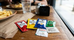 O fim dos sachês marca uma virada no consumo e redefine práticas dentro dos restaurantes