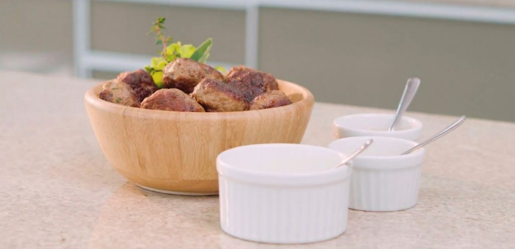Bolinho de carne suculento e bem temperado