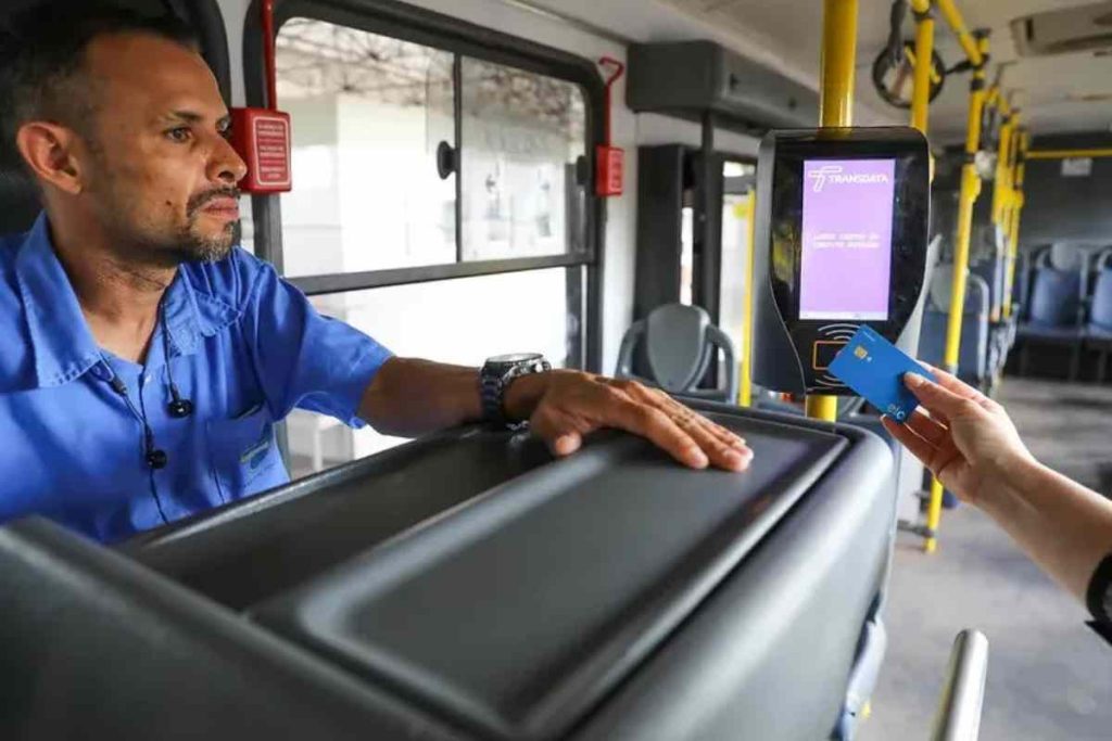 Como fica a situação dos motoristas de ônibus e cobradores com o fim da escala 6x1