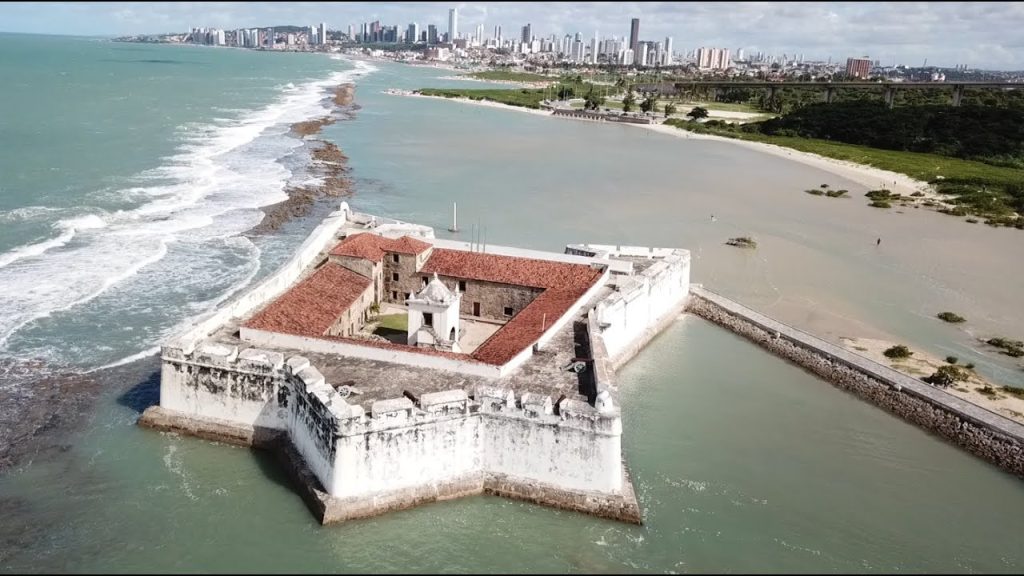 Conheça a cidade que tem 300 dias de sol por ano e recebe 2 milhões de turistas