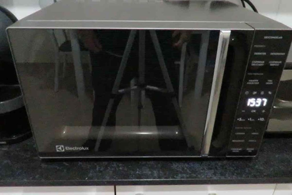 Truque perfeito para limpar o micro-ondas