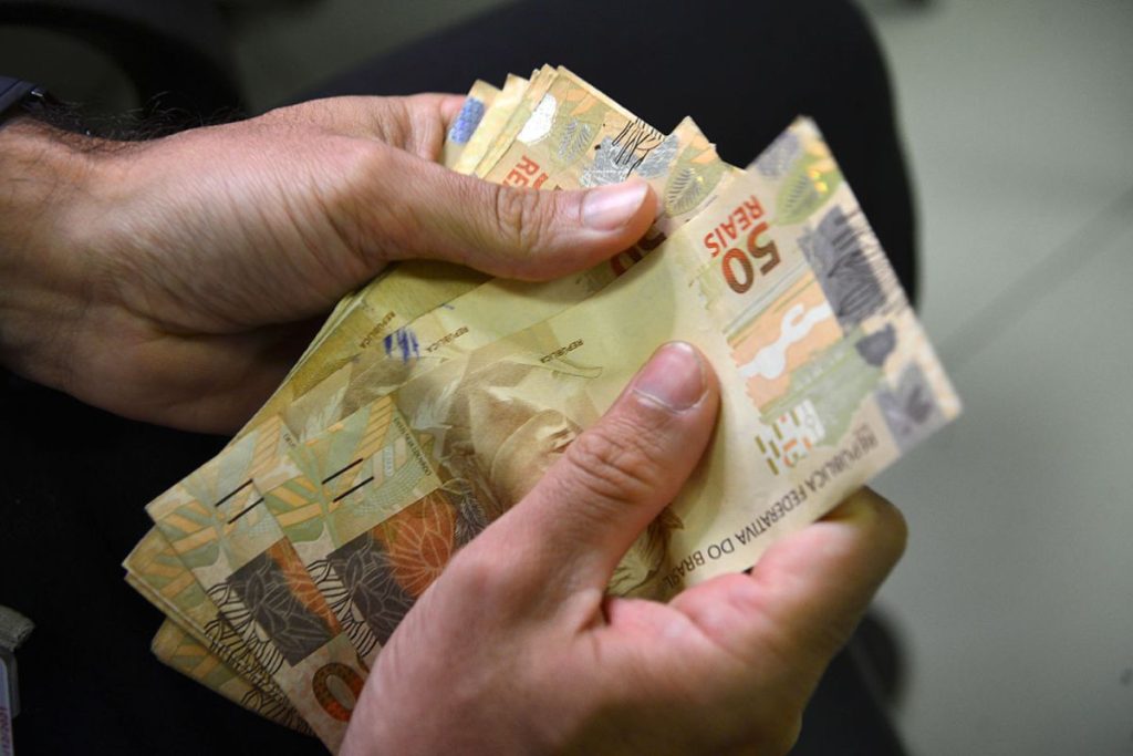 IBGE aponta recorde histórico na renda média e avanço acima da média nacional em Goiás