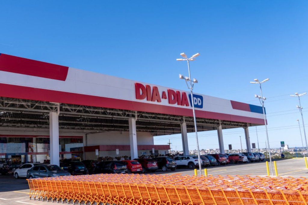 Conheça a história de irmãos goianos deu origem a supermercado bilionário no Distrito Federal