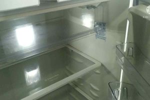 Especialistas alertam que desligar a geladeira durante a noite pode gerar mais gastos e comprometer a conservação dos alimentos