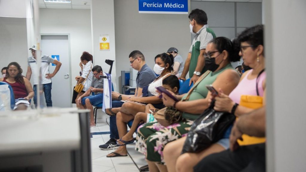 Trabalhador CLT tem direito a se aposentar antes do tempo nesses casos