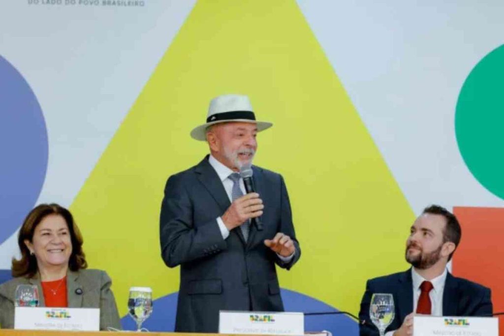Governo libera benefício para ajudar brasileiros endividados e se livrar do nome sujo