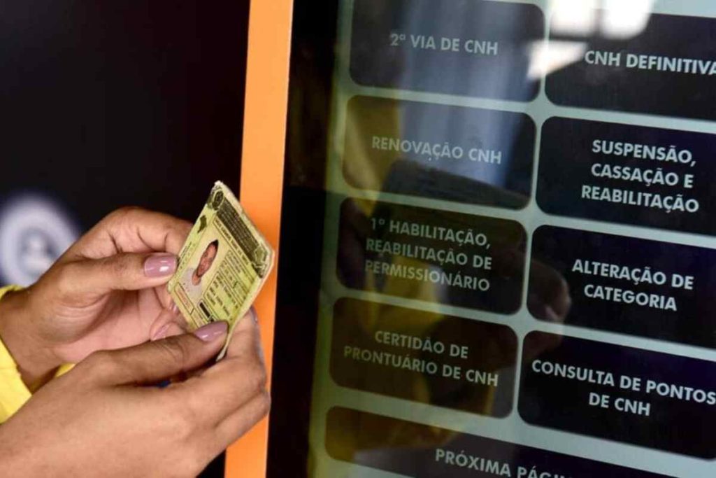 Motoristas podem voltar a fazer exame médico obrigatório na renovação da CNH