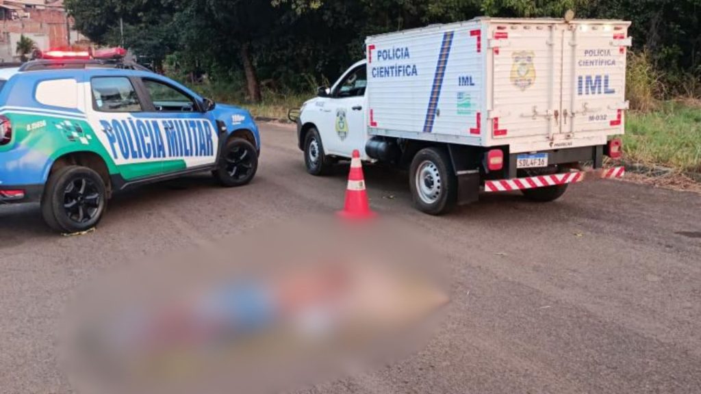 Homem foi encontrado morto no meio da rua, no Residencial do Trabalhador.