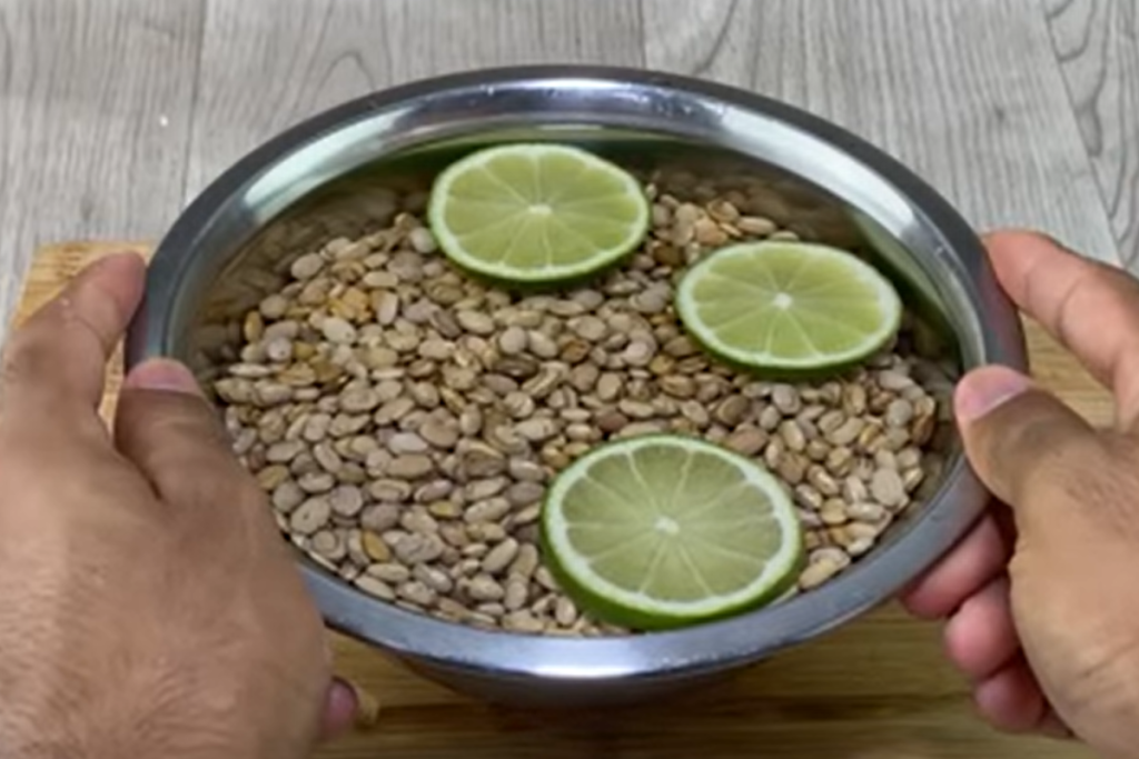 Colocar o feijão de molho antes do preparo pode deixar o alimento mais leve, nutritivo e fácil de digerir