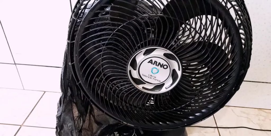 Mistura simples com ingredientes domésticos ajuda a limpar ventiladores sem desmontar o aparelho e sem levantar poeira