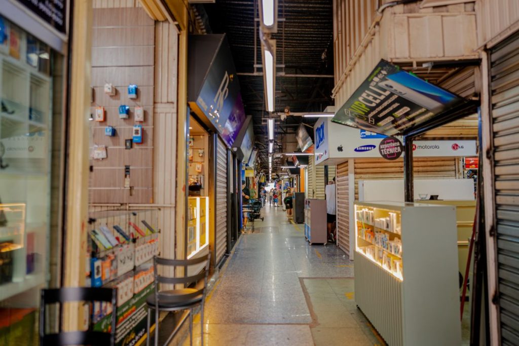 Prefeitura começa a notificar comerciantes irregulares em áreas públicas de Anápolis