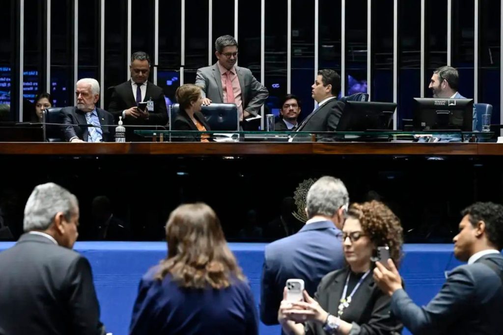 Senado aprova facilitação da renovação de CNH para bons condutores e retoma exigência de exame médico