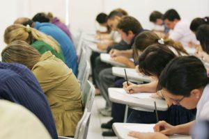 Concurso em Goiás abre vagas com salários de até R$ 21 mil