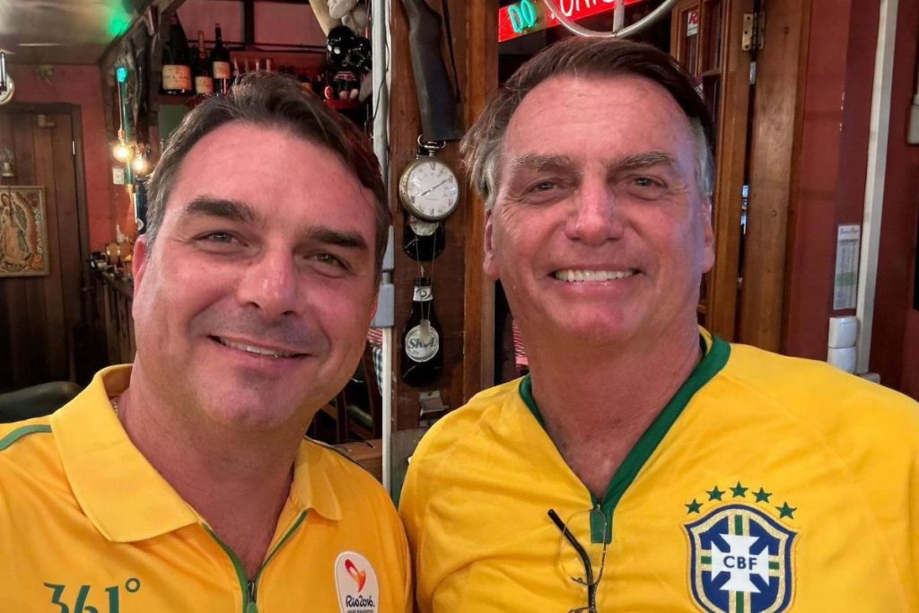 Flávio Bolsonaro diz que omitiu contato com Vorcaro por cláusula de confidencialidade em patrocínio de filme