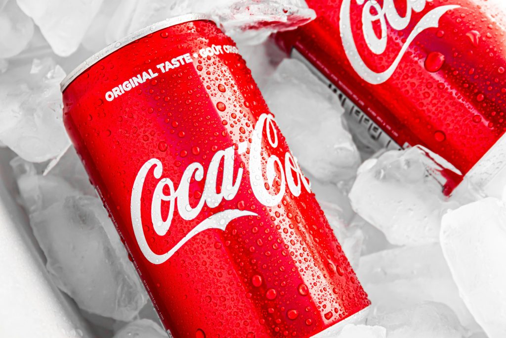 Coca-Cola anuncia fechamento de fábrica centenária e demissão de dezenas de trabalhadores nos Estados Unidos