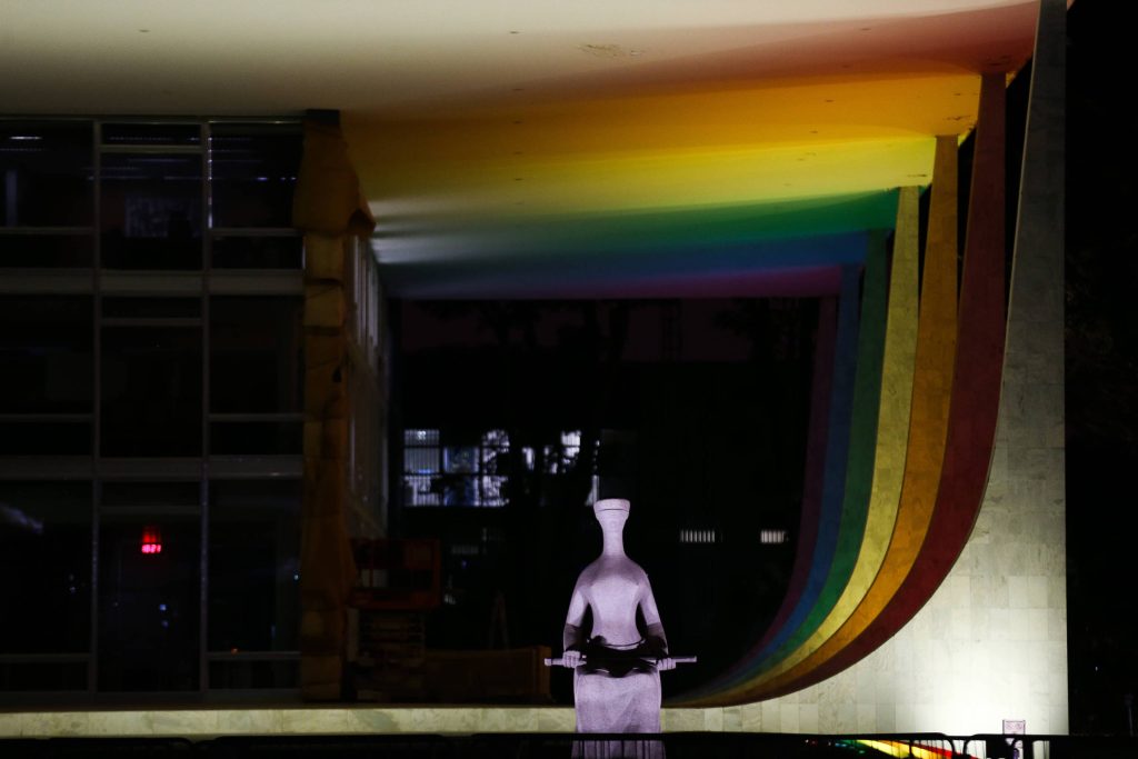 Casal do interior de Goiás leva Justiça a se adequar ao sigilo de relações homoafetivas discretas