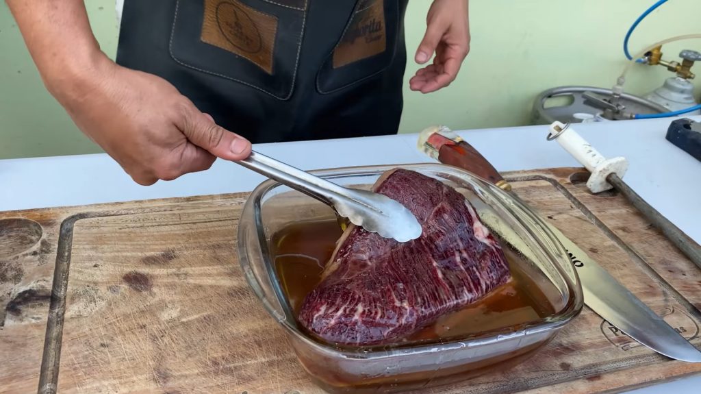 Picanha marinada no mel por 7 dias chama atenção pelo sabor diferente e textura surpreendente