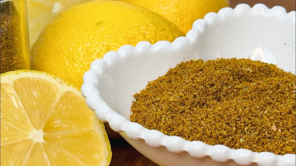 Lemon pepper caseiro viraliza pela praticidade e pelo sabor intenso do tempero artesanal
