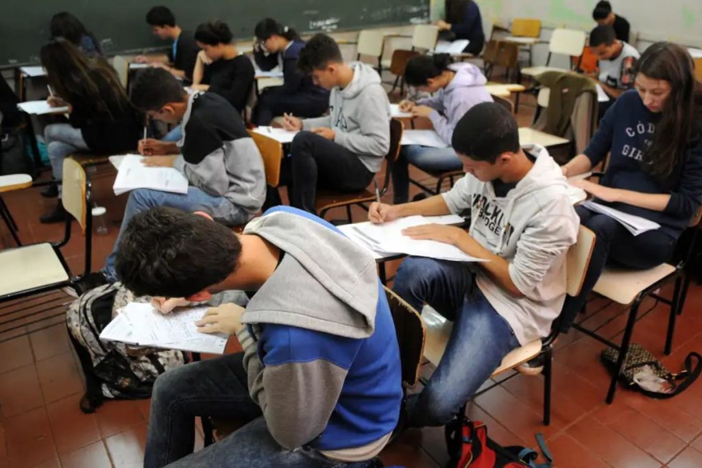 Goiás tem mais de 34 mil estudantes endividados no Fies que podem quitar contratos com até 99% de desconto pelo Desenrola