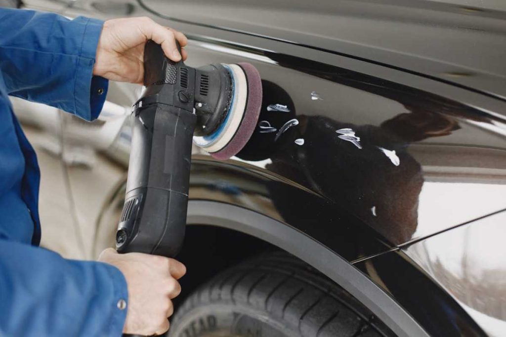 Truque para remover arranhão do carro usando produto que você tem no banheiro