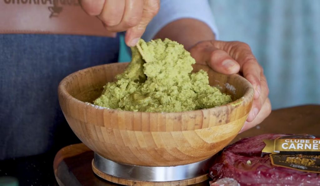 Os 2 temperos caseiros para carne e frango ajudam a deixar as proteínas mais macias, bem temperadas e cheias de sabor