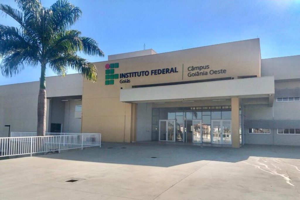 IFG amplia vagas e abre processo seletivo para docentes com salários de R$ 8,3 mil