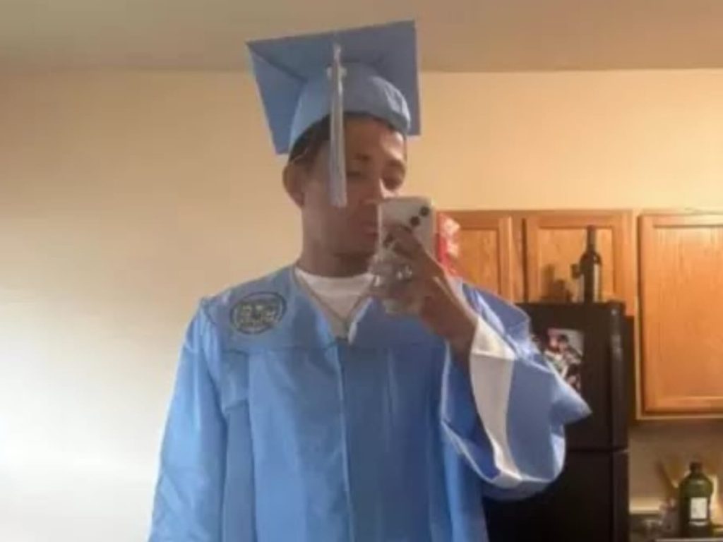 Estudante é detido pelo ICE antes da formatura e faz testes finais preso