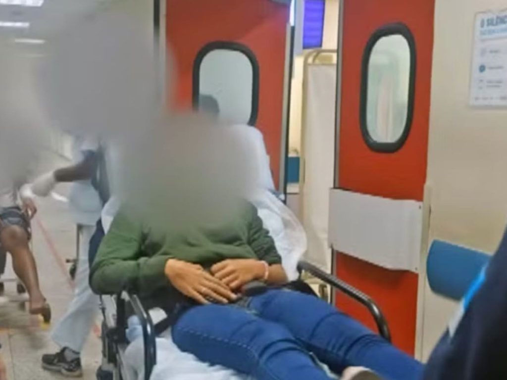 Aluna de 15 anos tem maxilar quebrado em agressão na porta de escola no Rio