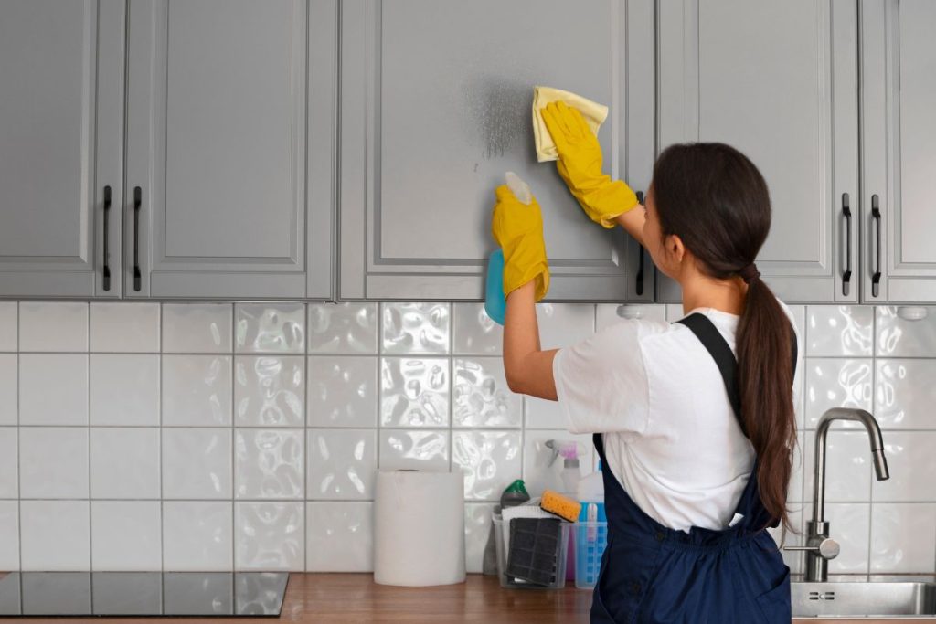 arrumando e limpando a casa processam as emoções de maneira diferente