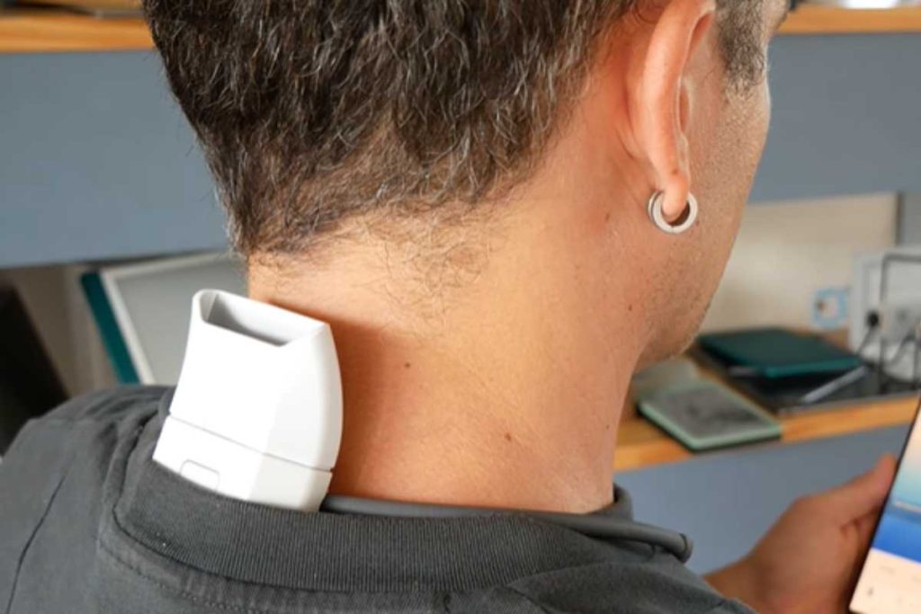 Marca lança ar-condicionado em formato de colar que promete ser muito eficaz contra o calor
