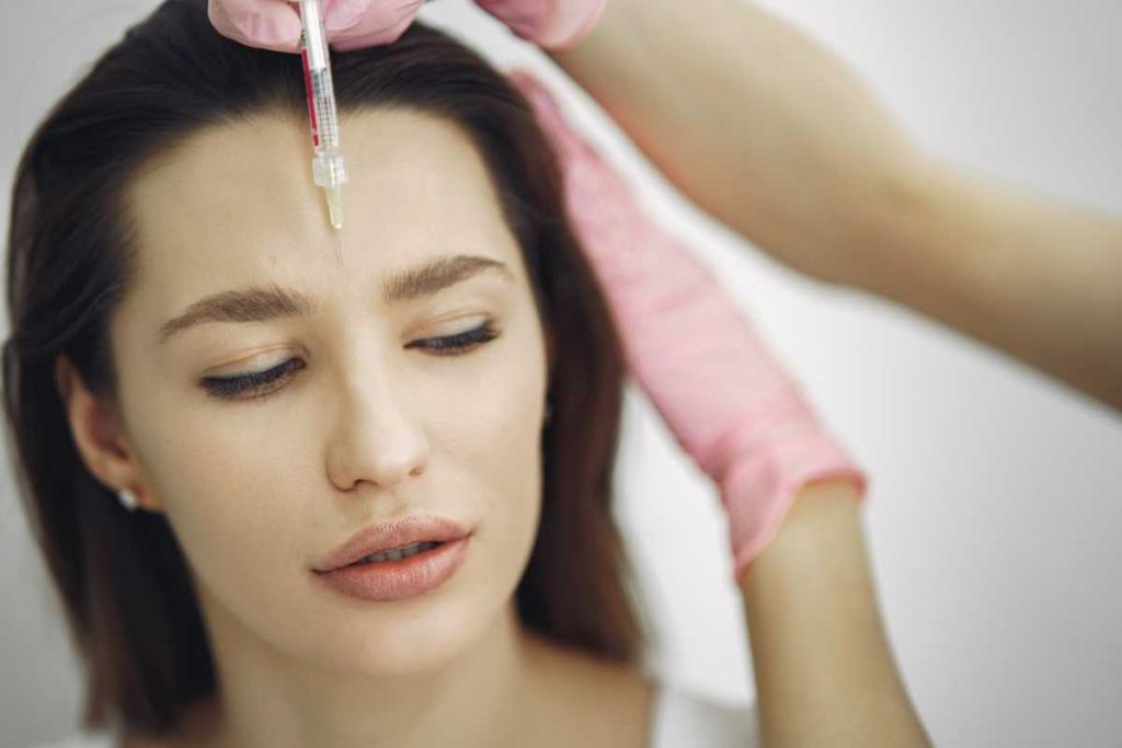 Cientistas da USP desenvolvem nova tecnologia que revoluciona rejuvenescimento facial sem agulhas e sem dor