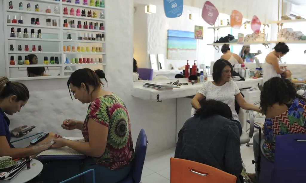 Cabeleireiro e serviços de beleza são as atividades mais desempenhadas em regime MEIs em Goiás