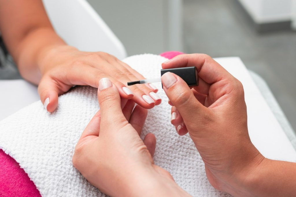 Manicure em gel se destaca pela resistência, acabamento impecável e longa duração sem descascar
