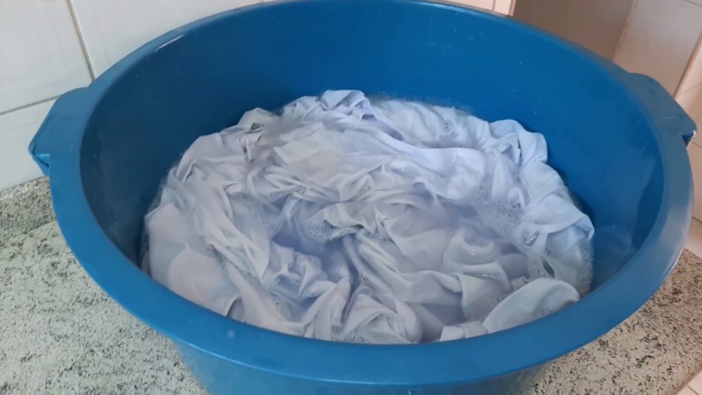 Misturinha para tirar mancha das roupas brancas