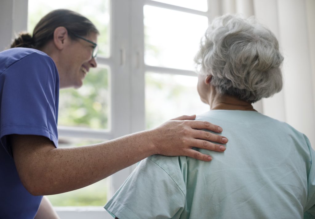 Nova regra eleva idade mínima para aposentadoria aos 70 anos para nascidos após 1970 neste país