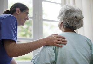 Nova regra eleva idade mínima para aposentadoria aos 70 anos para nascidos após 1970 neste país