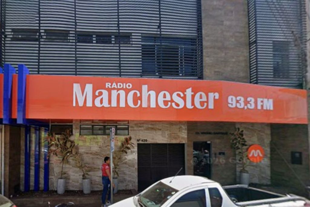 Fachada da Rádio Manchester 93,3 FM, uma das emissoras mais tradicionais de Anápolis, que passará a integrar a Fundação Frei João Batista Vogel. (Foto: Captura de tela/Google Reviews)