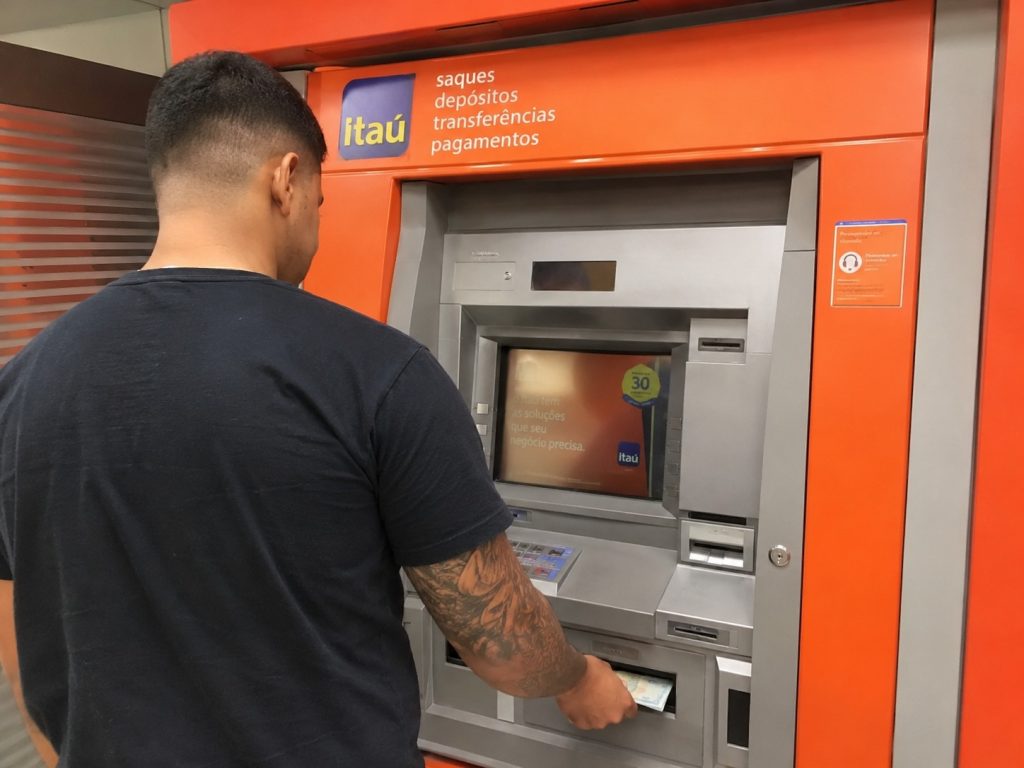 Clientes do Itaú podem ter direito a receber dinheiro após anos de cobranças consideradas indevidas